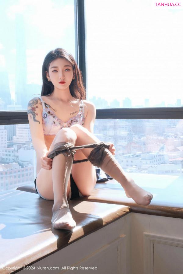   [XiuRen]高清写真图 2024.12.11 No.9580 希恬儿 丝袜美腿第30张图片